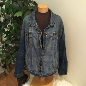 Torrid Woman’s size 3 jean jacket button down  breast and lower pockets